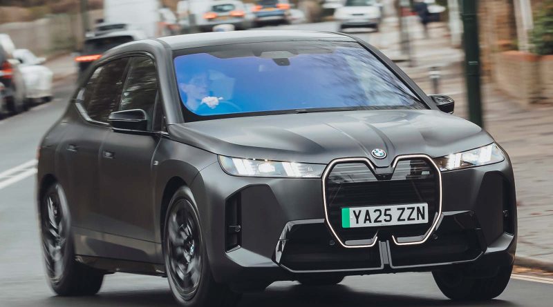 Toujours la voiture électrique par excellence ? J&rsquo;ai testé au quotidien une BMW iX à 134 000 € et 650 bhp